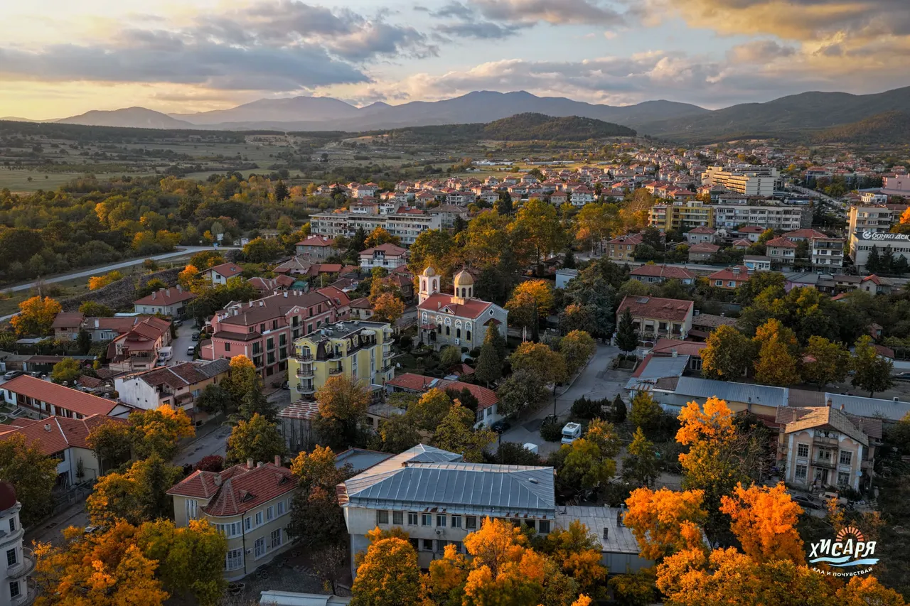 Хисаря и Средна гора по залез, снимани от дрон